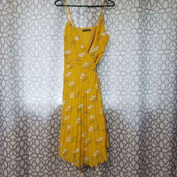 Suzy Shier Accordion Wrap Dress - Picture 5 of 6